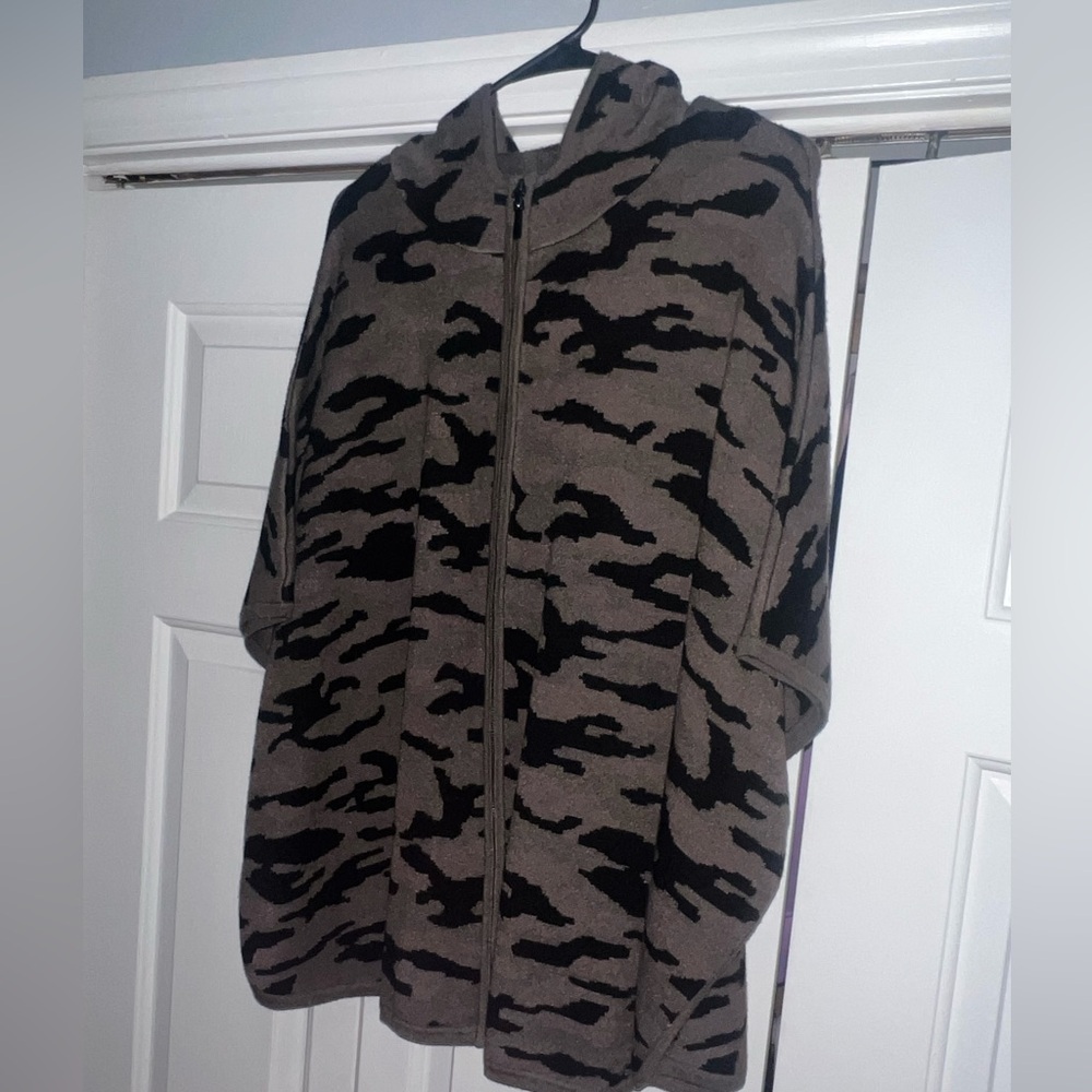 Camo zipper poncho